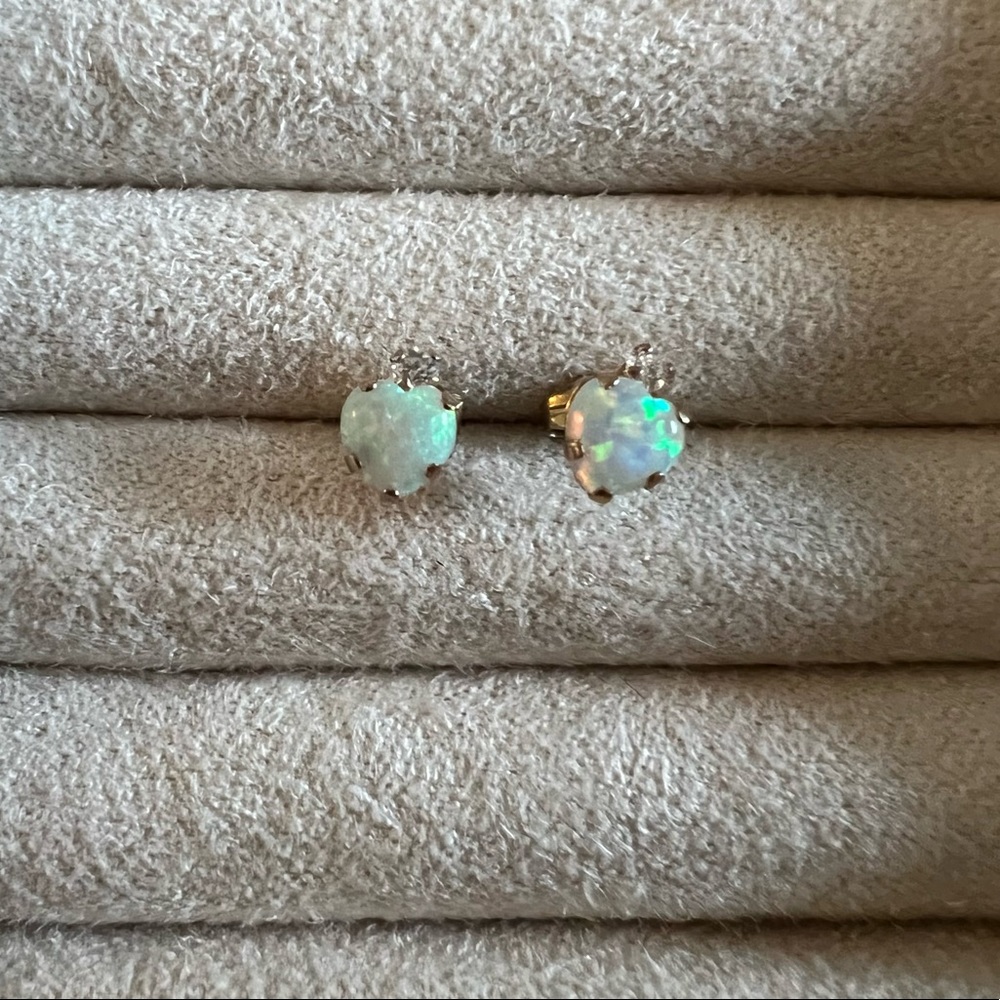 10k Yellow Gold Opal Earrings